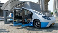 Pada hari yang cerah, camper van ini dapat melakukan perjalanan hingga 730 kilometer (453 mil). Camper van ini juga dilengkapi dengan atap pop-up yang bisa menambah luas ruang kepala (headroom) pada interior. Sehingga, membuatnya lebih mudah untuk berdiri di dalam camper van saat memasak, bekerja, atau melakukan hal yang lain.