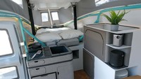 Camper van Stella Vita ini juga dapat memberikan daya pada barang-barang yang membutuhkan daya lainnya. Contohnya seperti mesin pembuat kopi dan televisi.