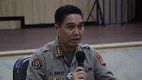Dari Hasil koordinasi dengan Jaksa Penuntut Umum (JPU) Kejaksaan Tinggi (Kejati) Sulut berkas perkara penyidikan kasus perusakan panel beton milik PT Ciputra Internasional yang berlokasi di Winangun Atas, Pineleng, Minahasa, berdasarkan petunjuk JPU Kejati Sulut (P19) bahwa Penyidik harus melengkapi dengan mengambil keterangan pihak yang menyuruh tersangka Ari Tahiru melakukan perusakan panel beton tersebut, ujar Kombes Jules dalam keterangannya, Selasa (21/9). (dok Polda Sulut)