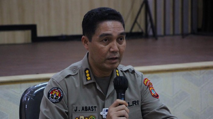 Surat Irdam Merdeka untuk Kapolri yang meminta Babinsa tidak perlu diperiksa di Polresta Manado viral. Ini penjelasan Kabid Humas Polda Sulut Kombes Jules Abraham Abas dan Kapendam Merdeka Letkol Jhonson Sitorus (dok Polda Sulut)