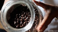 Selain rasanya, aroma pada kopi luwak juga berbeda dengan kopi lain. Aromanya lebih harum dan lebih kuat. Meski dihasilkan dari kotoran luwak, tetapi sama sekali tidak ada aroma tidak sedap. Dikhy Sasra/detikcom.  