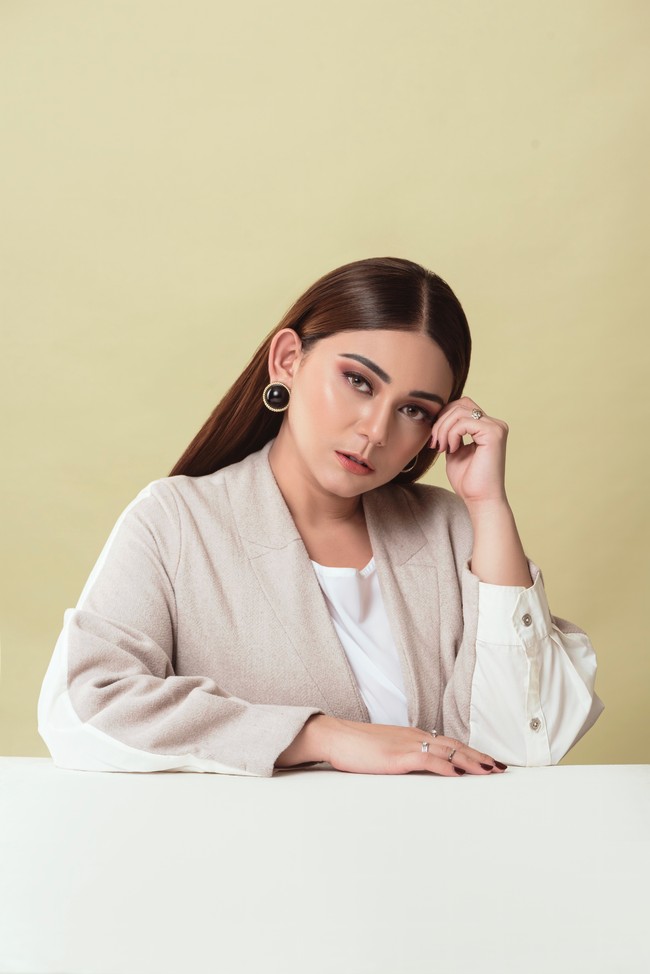 Sebelumnya artis cantik Thalita Latief juga memilih untuk bercerai dari suaminya, Dennis Lyla. Thalita mengaku mengalami KDRT dari mantan suaminya itu hingga akhirnya dirinya pun memilih jalan perceraian. Usai perceraian, hak asuh sang anak pun jatuh ke tangan Thalita Latief. Foto: dok. Thalita Latief