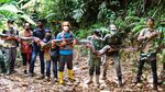 Penampakan Ular Piton 9 Meter yang Dilepasliarkan ke Hutan Riau