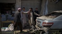 Sementara itu, serangan demi serangan pun dilancarkan IS-K di Afghanistan. Salah satunya pengeboman yang terjadi di Jalalabad, Afghanistan, akhir pekan lalu. Delapan orang tewas, di antaranya sejumlah anggota Taliban. Pada Senin (20/9), tiga ledakan susulan terdengar di kota yang dikenal sebagai benteng Islamic State Khorasan (IS-K) tersebut. AP Photo/Felipe Dana. 