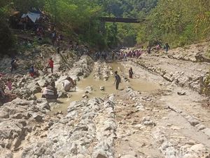 Wisata Demak: Watu Lempit Girikesumo, Wahana Air dengan Batuan Unik