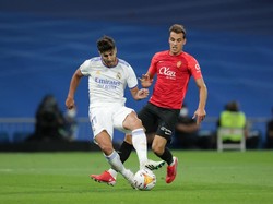 Keempat, utak-atik Carlo Ancelotti butuh waktu. Nacho kerap digeser ke bek sayap kiri, Valverde jadi pemain sayap, dan Asensio jadi gelandang (Getty Images)