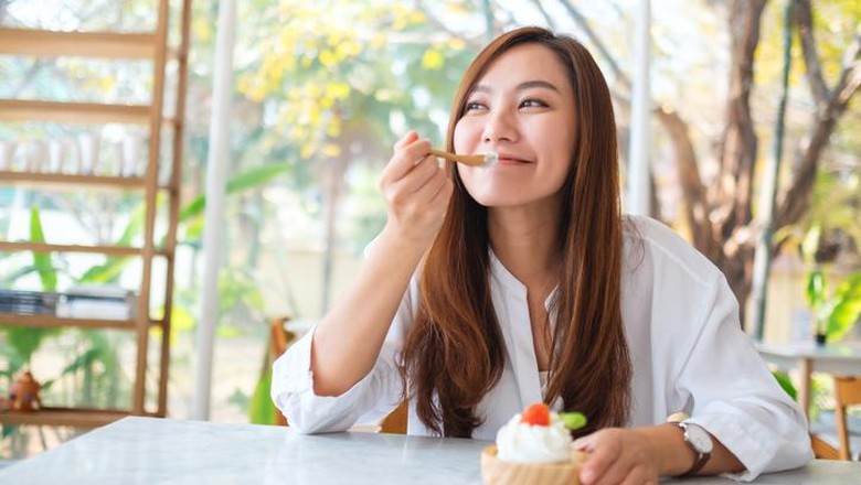 Sedang Diet? Ini 5 Cara Mudah Agar Tak Makan Berlebihan Sedang Diet? Ini 5 Cara Mudah Agar Tak Makan Berlebihan