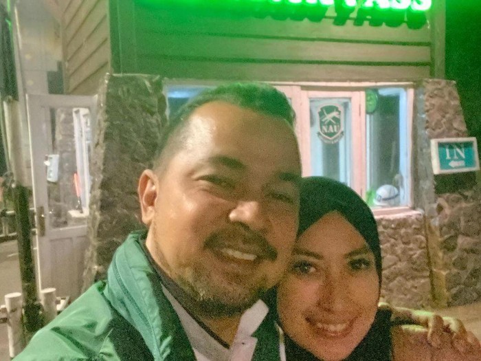 Annisa Trihapsari dan Sultan Djorghi Annisa Trihapsari dan Sultan Djorghi