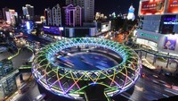 Ada juga jembatan penyeberangan berbentuk cincin di Kunming. (Getty Images)