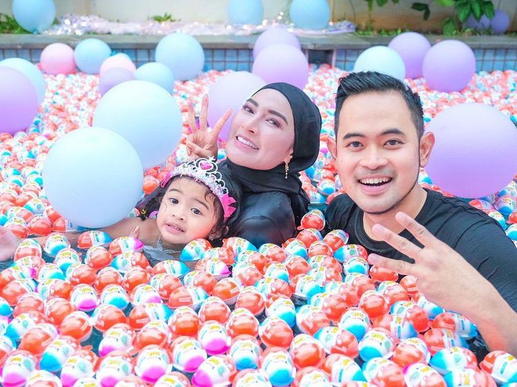 Mewah! Crazy Rich Malang Rayakan Ultah Anak dengan Kolam Kinder Joy