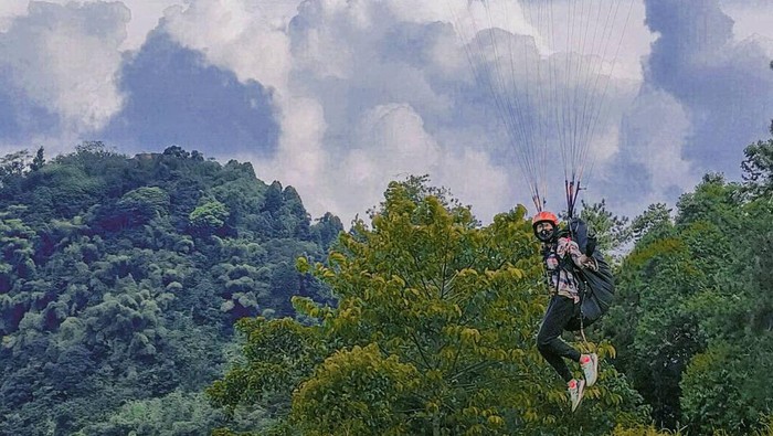 Atlet paralayang asal Kabupaten Majalengka, Jawa Barat, Disha Fajar Praharini, yang tampil di PON Papua.