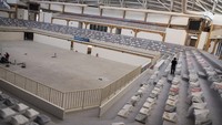 Lapangan dengan kapasitas 2.200 orang untuk voli indoor dan berkapasitas 623 orang untuk voli pasir ini merupakan venue bola voli pertama yang memiliki tujuh lapangan, lapangan pemanasan di bawah tanah dan juga satu-satunya lapangan voli pasir di Indonesia yang letaknya berada di atas gunung. ANTARA FOTO/M Agung Rajasa  