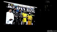 Salah satu bentuk ikhtiar TNI AL dalam memerangi COVID-19 adalah dengan melakukan serbuan vaksin maritim secara massal.