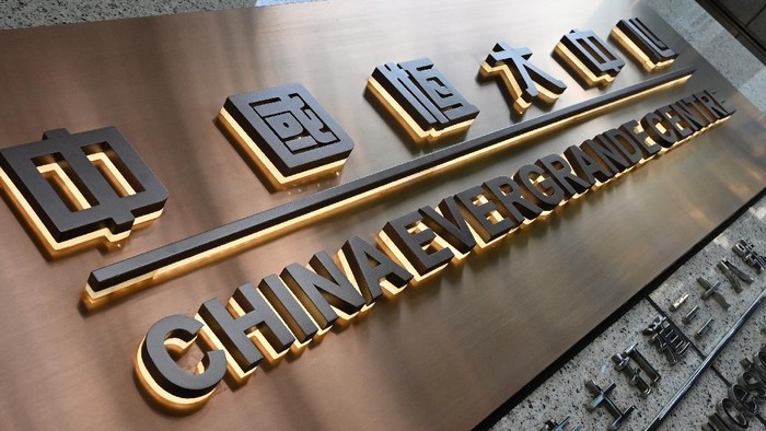 (FILES) This file photo taken on September 15, 2021 shows signage on the China Evergrande Centre in Hong Kong. - Embattled Chinese housing giant Evergrande said on September 22, 2021 it had agreed a deal with domestic bondholders that should allow the conglomerate to avoid default on one of its interest payments. (Photo by Peter PARKS / AFP)
