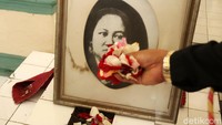Oded berharap ziarah kubur ini menjadi bagian dzikrul maut. Mengingatkan kita bahwa kita pun akan mengikuti jejak mereka.