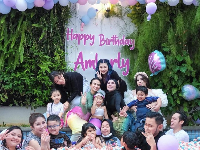 Foto momen ulang tahun anak Gilang dan Shandy.