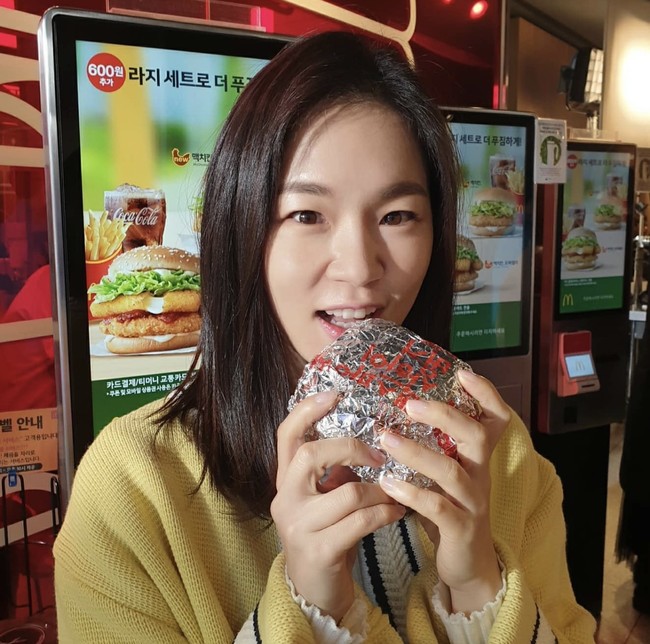 Lulusan Universitas Nasional Korea ini mengawali kariernya dengan membintangi sejumlah film pendek pada 2006. Han Ye Ri resmi memulai debut di layar kaca pada 2010 lewat drama Korea Road No.1. Foto: dok. Instagram hanyeri_official