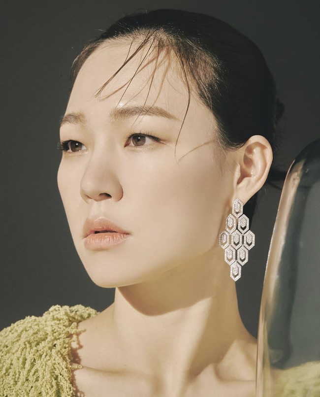 Drama Korea Hometown yang mulai tayang Rabu (23/9/2021) kemarin, dijadwalkan setiap Rabu dan Kamis pukul 22.30 KST. Penonton Indonesia dapat menonton drakor terbaru Han Ye Ri dengan subtitle Bahasa Indonesia di iQiyi. Foto: dok. Instagram hanyeri_official