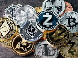 Kripto Anjlok US$ 270 M, Bitcoin Sempat Jatuh ke Level US$ 54.000