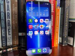 Menggenggam HP Sultan iPhone 13 Pro Max