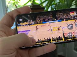 Menggenggam HP Sultan iPhone 13 Pro Max