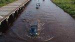 Hampir Sebulan, Jalan Trans Kalimantan Bukit Rawi Masih Banjir