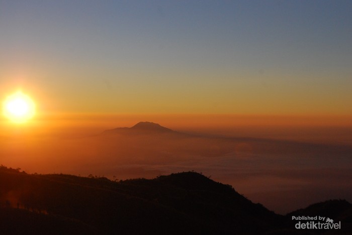 GoldenSunriseMtPrauSumberDokumenPribadi