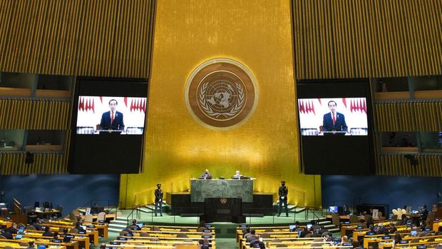 Presiden Joko Widodo (Jokowi) menyampaikan pidatonya dalam sidang umum ke-76 PBB. Jokowi menyampaikan sejumlah isu termasuk penanganan pandemi COVID-19 di seluruh negara.
