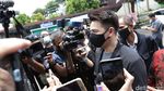 Foto Jonathan Frizzy-Dhena Devanka Bertemu di Sidang Cerai
