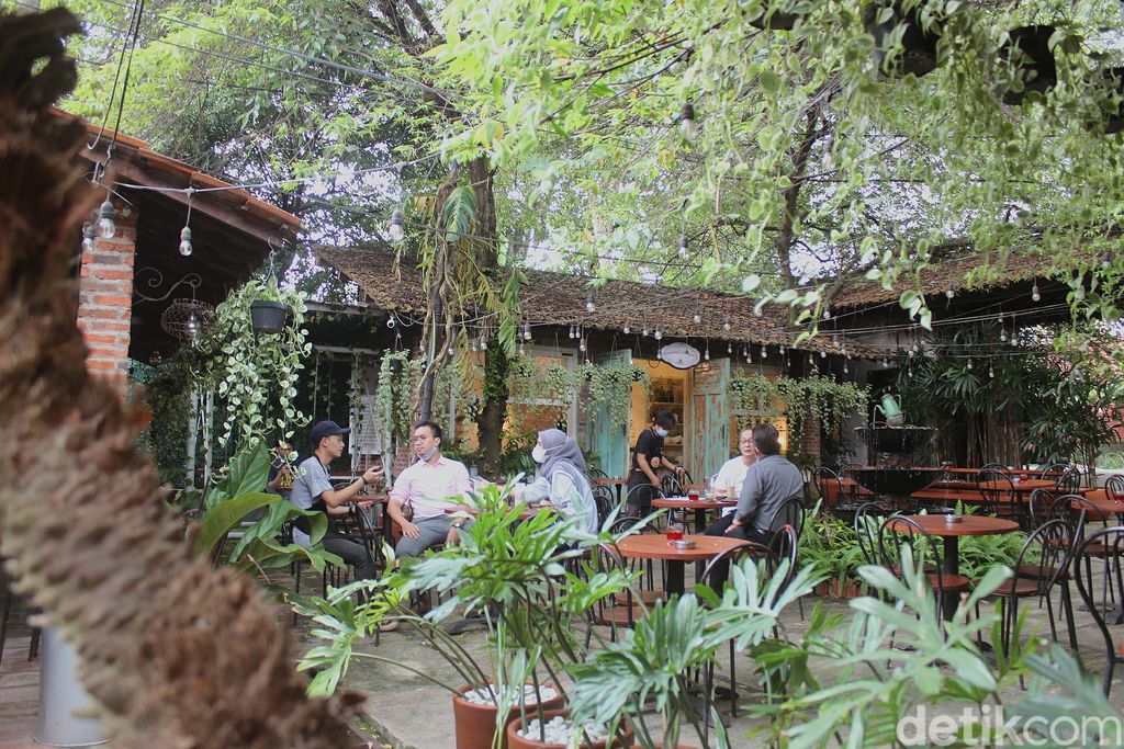 Mau Ngopi di Depok ? Ini 5 Kefe Berkonsep Garden dan Rooftop yang Keren