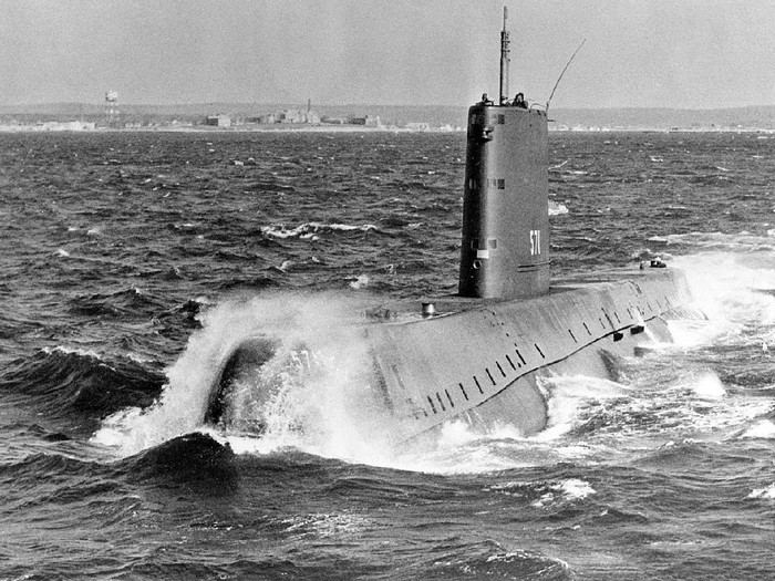 Kapal selam nuklir pertama di dunia USS Nautilus milik Amerika Serikat