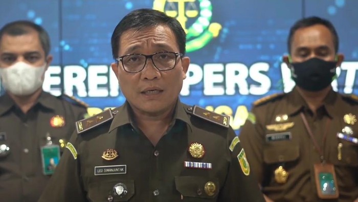 Kapuspenkum Kejagung, Leonard Eben Ezer