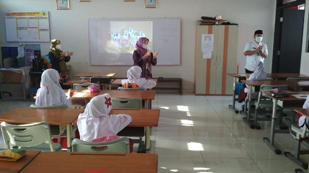 Kegiatan pembelajaran tatap muka di SDN Malaka Jaya 07 Jaktim