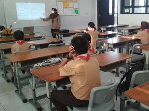 Nadiem Luruskan soal 2,8% Sekolah Jadi Klaster Corona: Banyak Error-nya