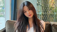 Namun, sumber menyebut ia lebih condong untuk berkarier sebagai aktris. Foto: (dok. Instagram @minn.__.ju)