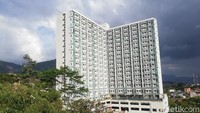 Apartemen Melati tampak disebelah timur dari jembatan Cincin.