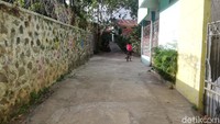 Akses gang perkampungan tidak jauh dari jembatan Cincin.