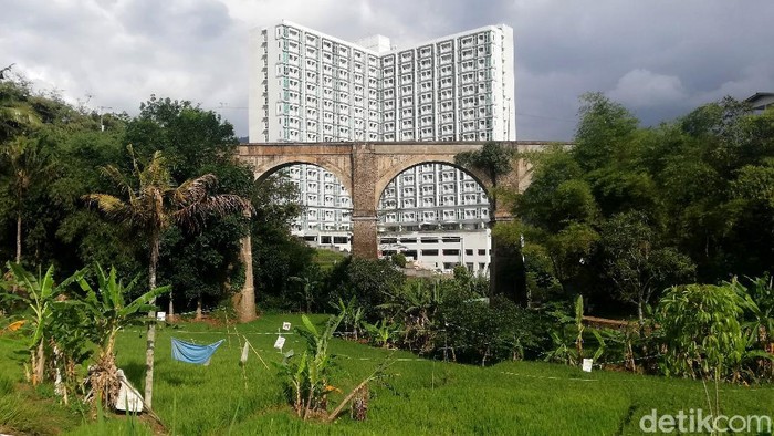 Kokohnya Jembatan Cincin Peninggalan Belanda di Sumedang Jembatan Cincin yang berada di Cisaladah, Desa Cikuda, Jatinangor, Sumedang, masih berdiri kokoh hingga saat ini.