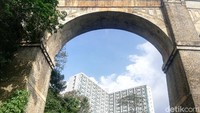 Salah satu lekukan dengan sudut angle menyerupai gerbang Apartemen Melati.