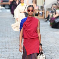 Tory Buch menggelar fashion show koleksi busana terbaru untuk spring/summer 2022 di jalanan New York pada 12 September 2021. Foto: dok. courtesy TORY BURCH.