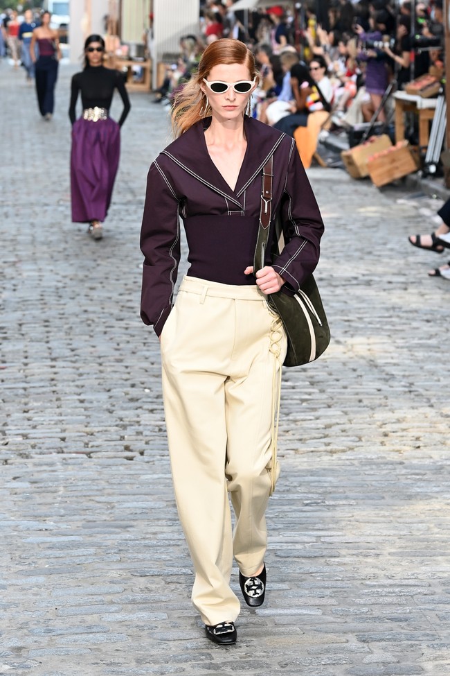 Tory Buch menggelar fashion show koleksi busana terbaru untuk spring/summer 2022 di jalanan New York pada 12 September 2021. Foto: dok. courtesy TORY BURCH.