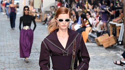 10 Koleksi Tory Burch Spring/Summer 2022 yang Dipamerkan di Jalanan NY
