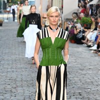 Tory Buch menggelar fashion show koleksi busana terbaru untuk spring/summer 2022 di jalanan New York pada 12 September 2021. Foto: dok. courtesy TORY BURCH.