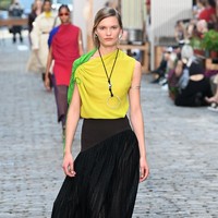 Tory Buch menggelar fashion show koleksi busana terbaru untuk spring/summer 2022 di jalanan New York pada 12 September 2021. Foto: dok. courtesy TORY BURCH.