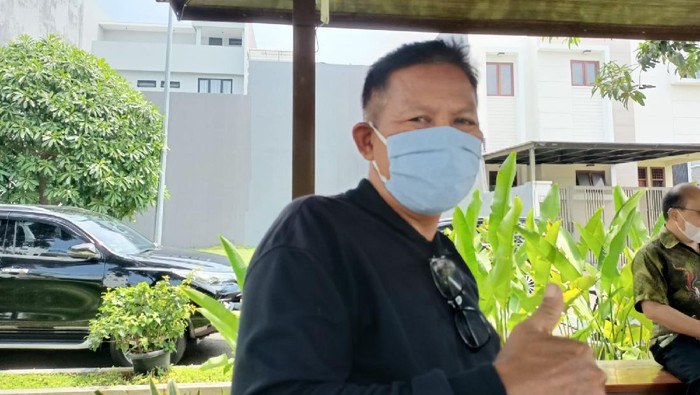 Komandan Regu II Satpam Kompleks Permata Buana Budiarto, menjelaskan soal ribut-ribut dengan warga.