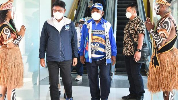 Menkominfo Johnny G. Plate meninjau kesiapan jaringan telekomunikasi di PON XX 2021 Papua.