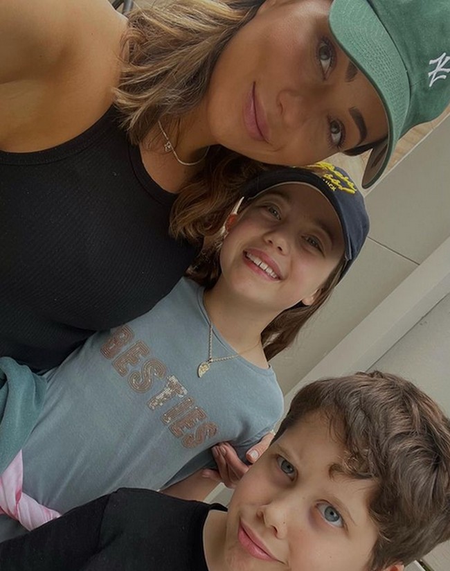 Inilah kehidupan harmonis Kristen bersama anak-anaknya. Tidak disangka bahwa Kristen sebagai pemakai kokain, meski sampai saat ini Kristen belum pernah memberikan pernyataan terkait narkoba. Foto: dok. Instagram/@kristinfisher___