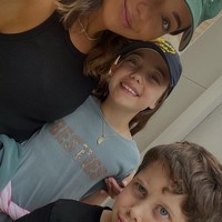 Inilah kehidupan harmonis Kristen bersama anak-anaknya. Tidak disangka bahwa Kristen sebagai pemakai kokain, meski sampai saat ini Kristen belum pernah memberikan pernyataan terkait narkoba. Foto: dok. Instagram/@kristinfisher___