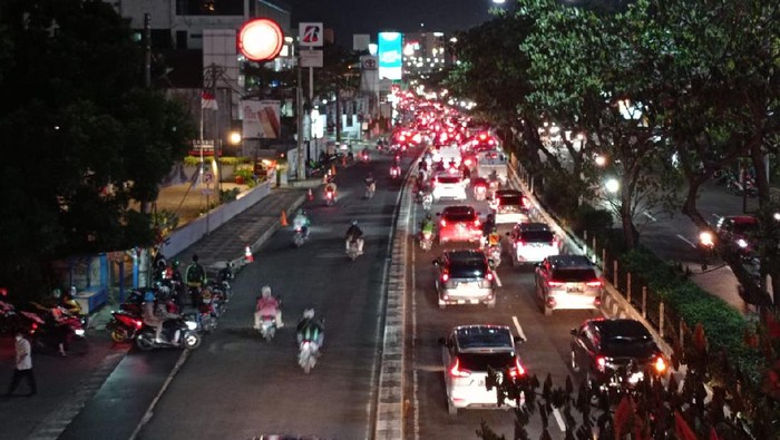 Lalu lintas di Jalan Margonda Depok