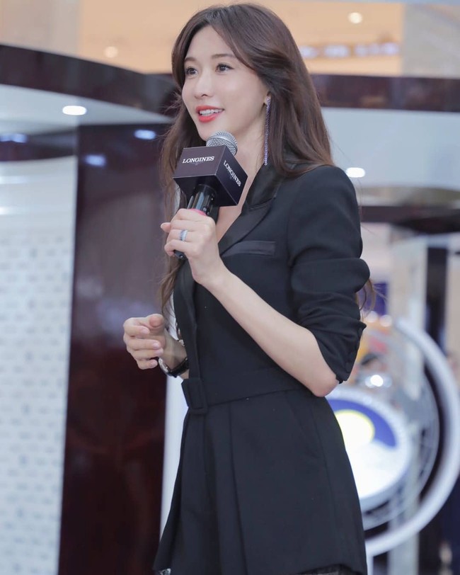 Kini Lin Chi Ling telah menikah dengan Akira. Suaminya adalah aktor dan anggota grup terkenal Jepang, Exile. Beberapa waktu lalu mereka baru saja merayakan hari jadi pernikahan yang kedua. Foto: Instagram @chiling.lin